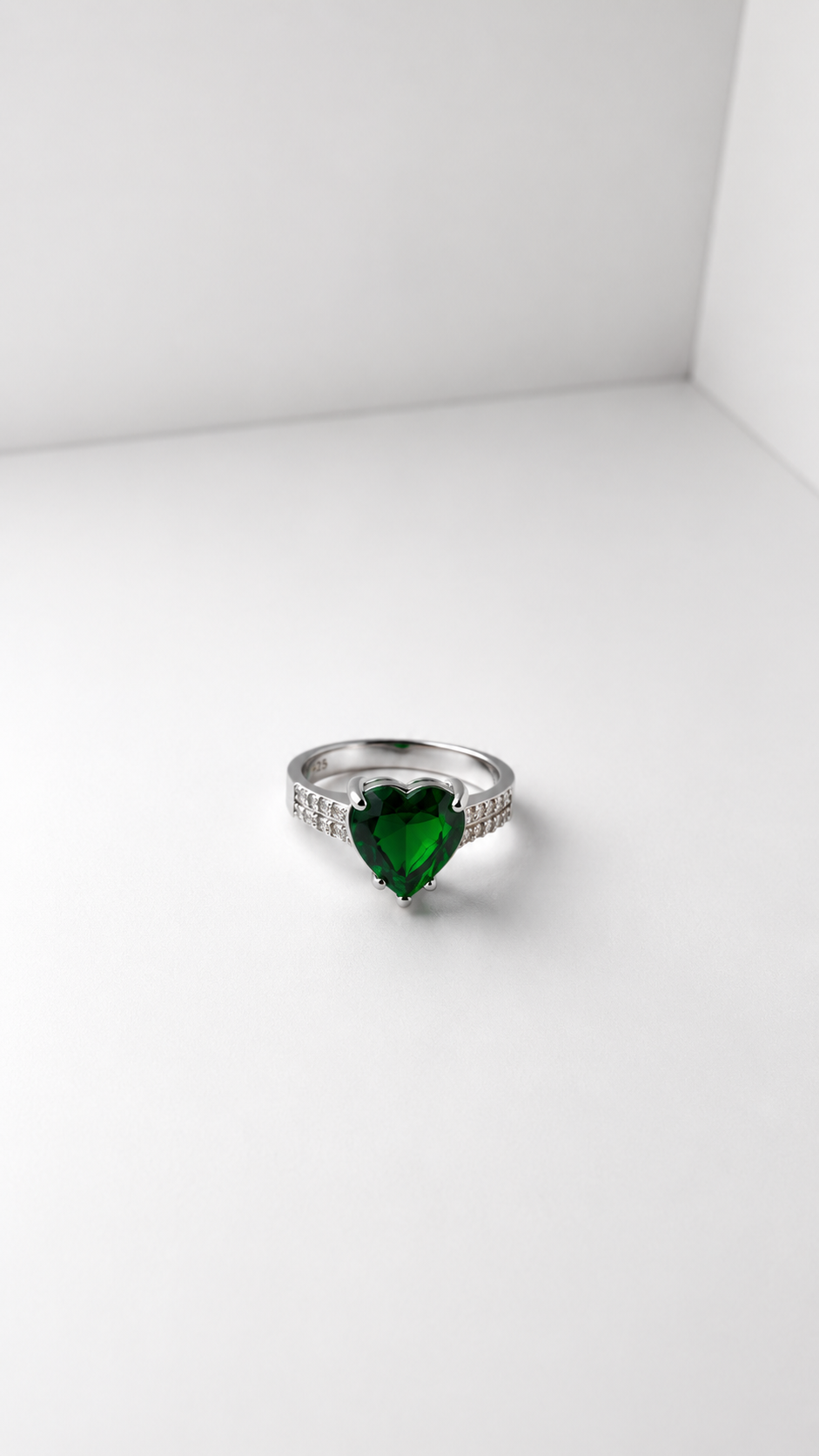 Anillo Esmeralda Heart